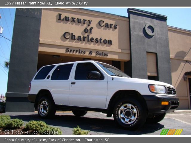 1997 Nissan Pathfinder XE in Cloud White