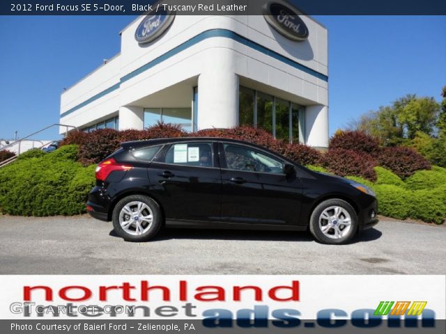 2012 Ford Focus SE 5-Door in Black