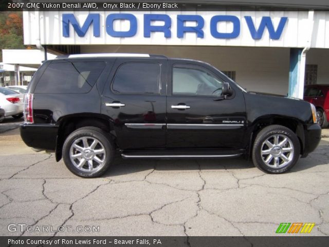 2007 GMC Yukon Denali AWD in Onyx Black