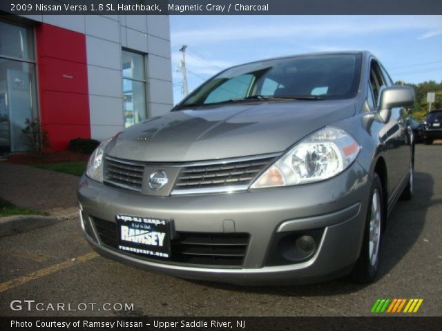 2009 Nissan Versa 1.8 SL Hatchback in Magnetic Gray