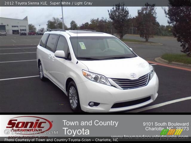 2012 Toyota Sienna XLE in Super White