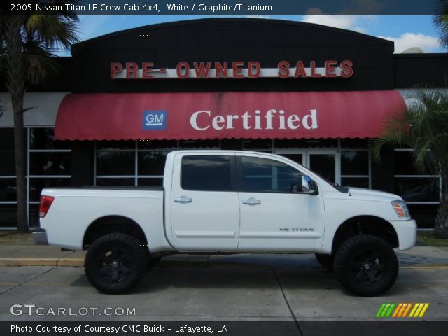 2005 Nissan Titan LE Crew Cab 4x4 in White
