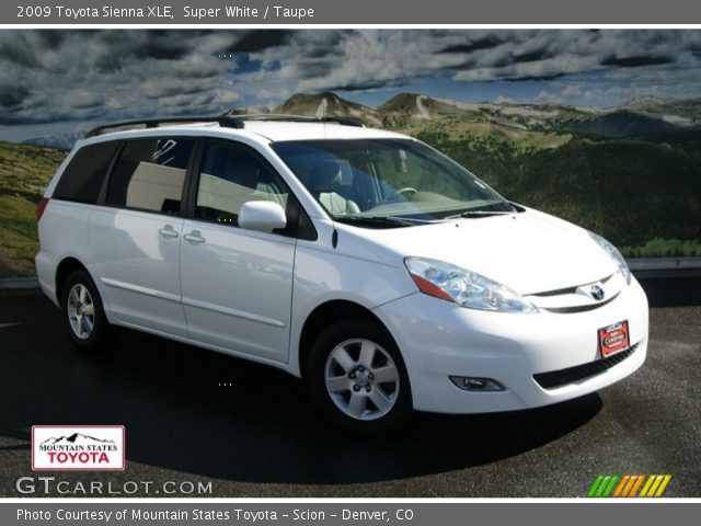 2009 Toyota Sienna XLE in Super White