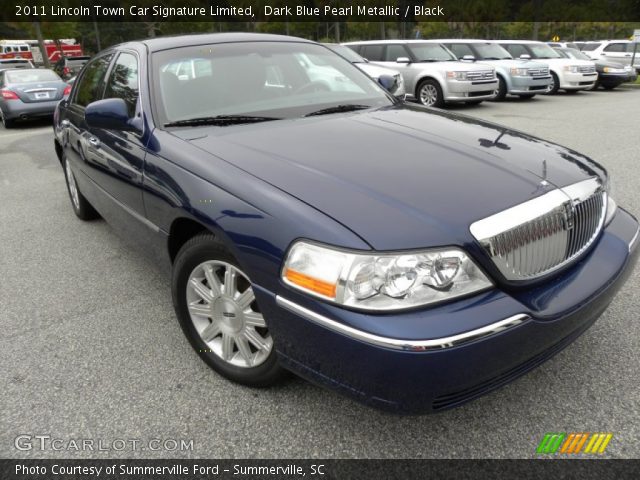 2011 Lincoln Town Car Signature Limited in Dark Blue Pearl Metallic