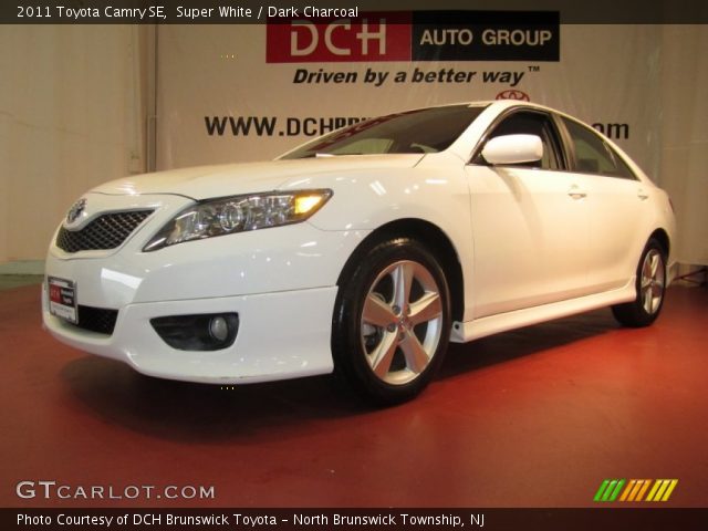 2011 Toyota Camry SE in Super White