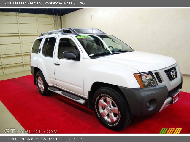 2010 Nissan Xterra S in Avalanche White