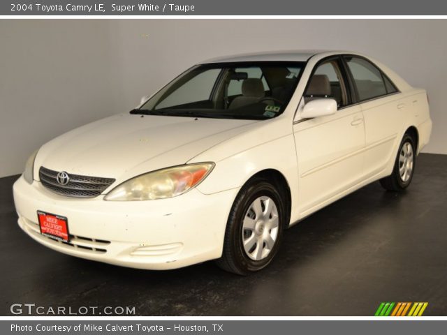 2004 Toyota Camry LE in Super White