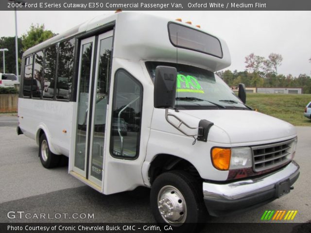 2006 Ford E Series Cutaway E350 Commercial Passenger Van in Oxford White