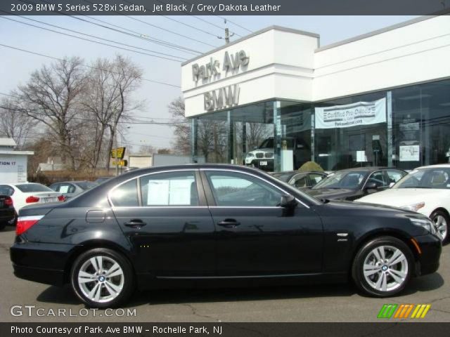 2009 BMW 5 Series 528xi Sedan in Jet Black