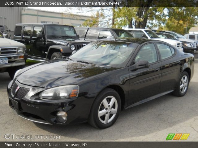 2005 Pontiac Grand Prix Sedan in Black