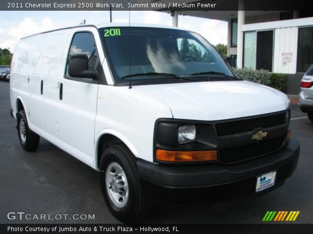 2011 Chevrolet Express 2500 Work Van in Summit White