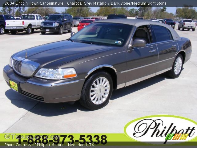 2004 Lincoln Town Car Signature in Charcoal Grey Metallic