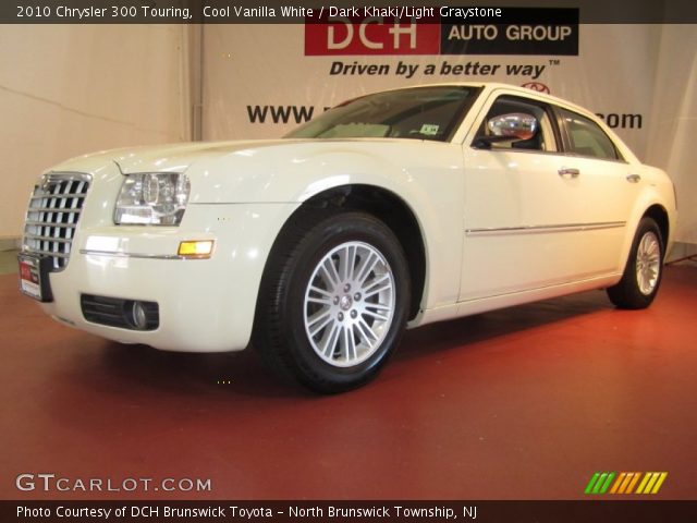 2010 Chrysler 300 Touring in Cool Vanilla White