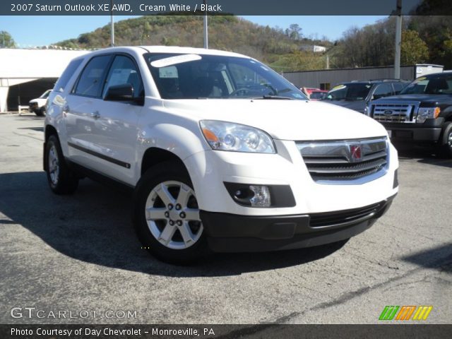 2007 Saturn Outlook XE AWD in Cream White