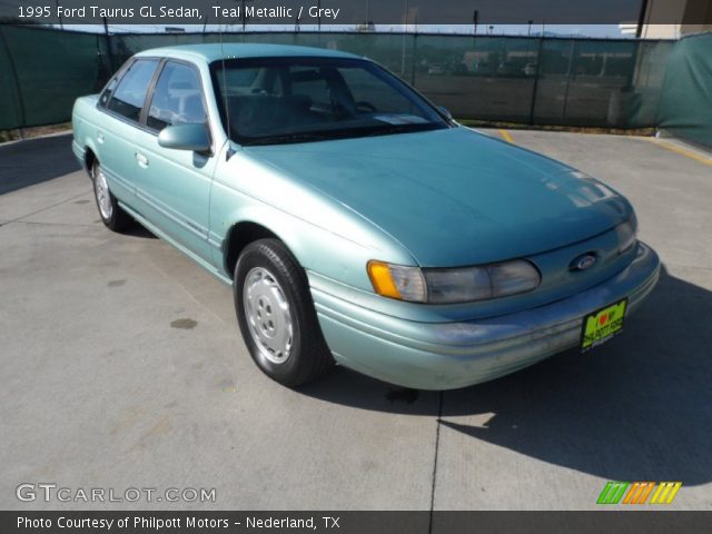 1995 Ford Taurus GL Sedan in Teal Metallic