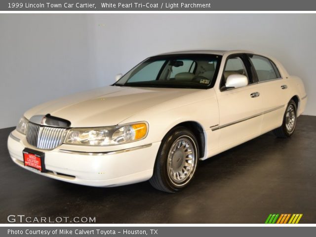 1999 Lincoln Town Car Cartier in White Pearl Tri-Coat