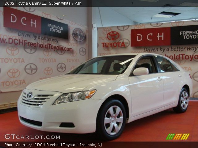 2009 Toyota Camry LE in Super White