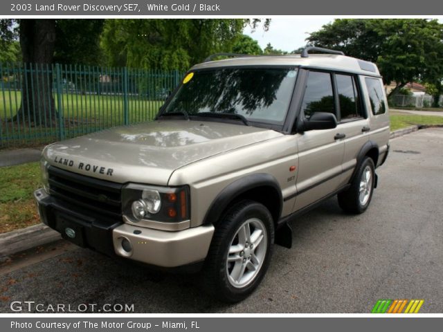 2003 Land Rover Discovery SE7 in White Gold