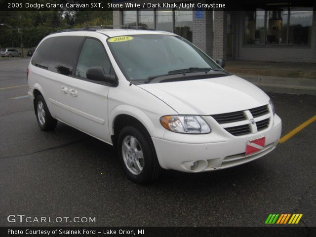 2005 Dodge Grand Caravan SXT in Stone White