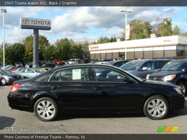 2007 Toyota Avalon XLS in Black