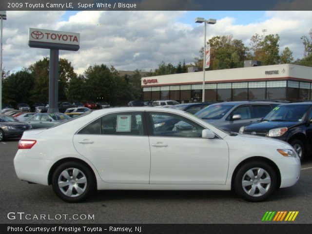 2009 Toyota Camry LE in Super White