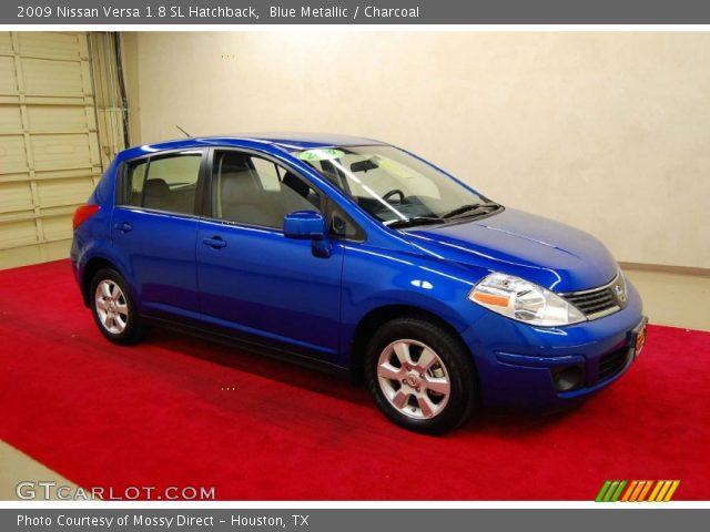 2009 Nissan Versa 1.8 SL Hatchback in Blue Metallic