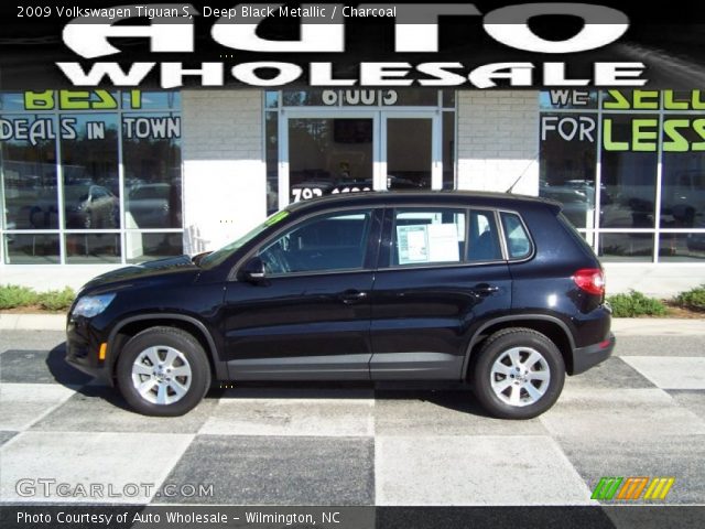 2009 Volkswagen Tiguan S in Deep Black Metallic