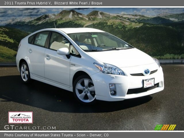 2011 Toyota Prius Hybrid V in Blizzard White Pearl