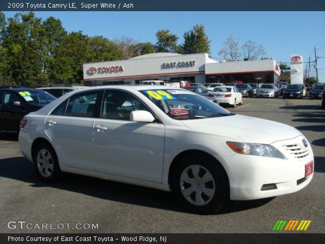 2009 Toyota Camry LE in Super White