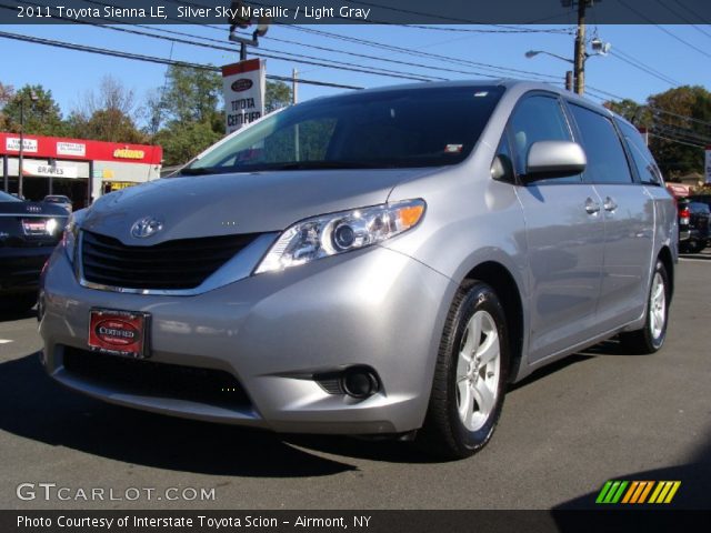 2011 Toyota Sienna LE in Silver Sky Metallic