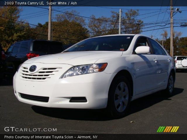 2009 Toyota Camry LE in Super White