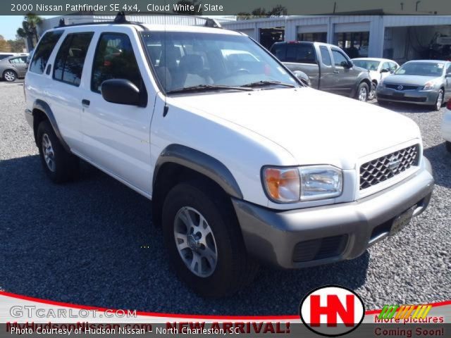 2000 Nissan Pathfinder SE 4x4 in Cloud White