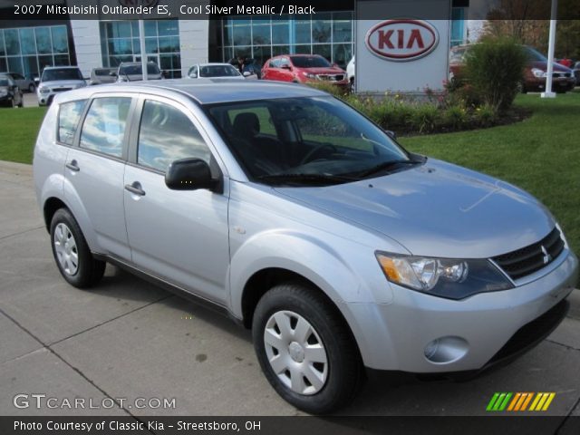 2007 Mitsubishi Outlander ES in Cool Silver Metallic