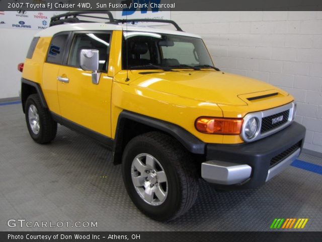 2007 Toyota FJ Cruiser 4WD in Sun Fusion