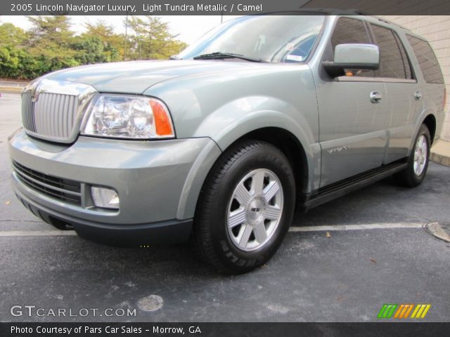 2005 Lincoln Navigator Luxury in Light Tundra Metallic