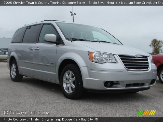2008 Chrysler Town & Country Touring Signature Series in Bright Silver Metallic