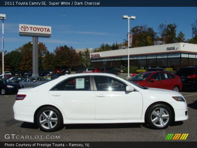 2011 Toyota Camry SE in Super White