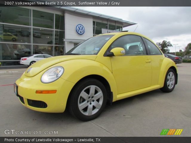 2007 Volkswagen New Beetle 2.5 Coupe in Sunflower Yellow