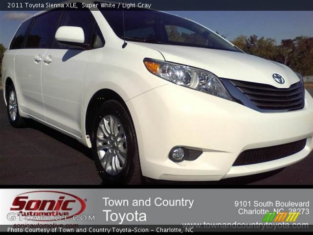 2011 Toyota Sienna XLE in Super White