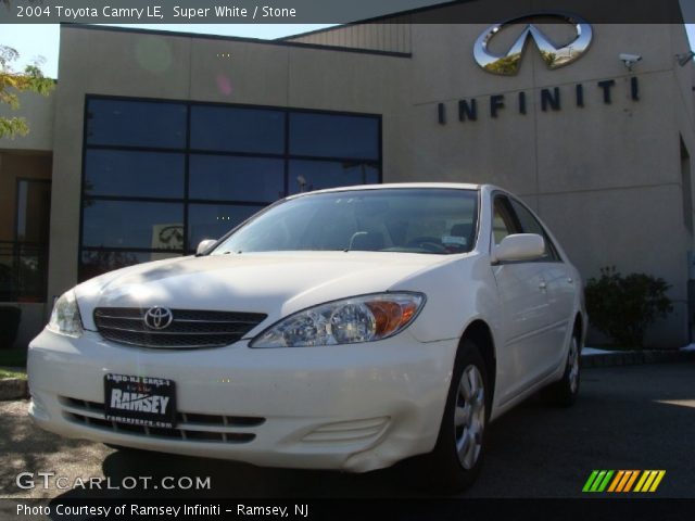 2004 Toyota Camry LE in Super White