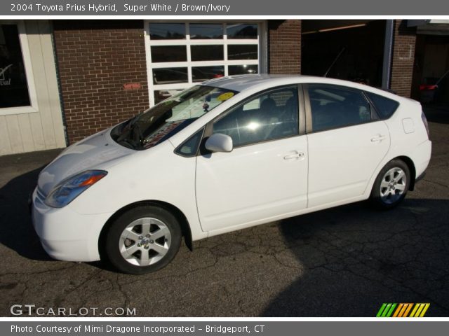 2004 Toyota Prius Hybrid in Super White