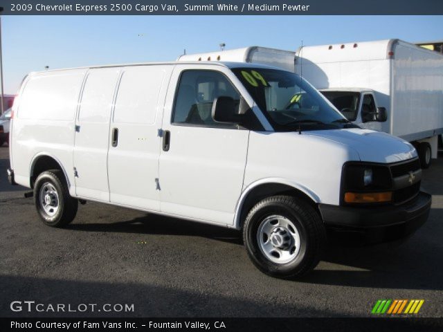 2009 Chevrolet Express 2500 Cargo Van in Summit White