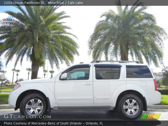 2009 Nissan Pathfinder SE in White Frost