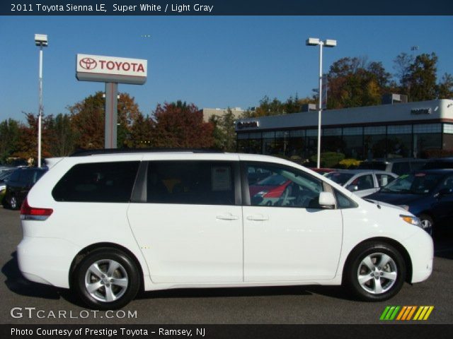 2011 Toyota Sienna LE in Super White