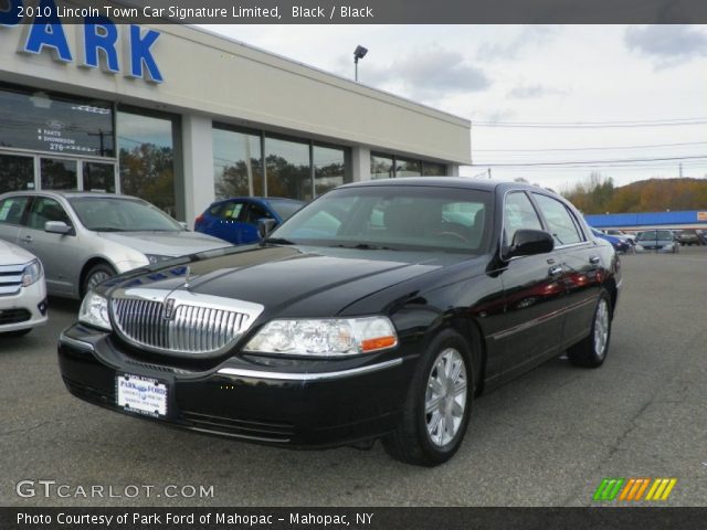 2010 Lincoln Town Car Signature Limited in Black