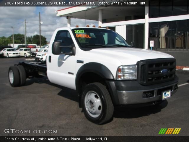 2007 Ford F450 Super Duty XL Regular Cab Chassis in Oxford White