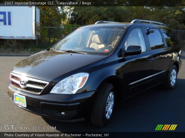 2007 Hyundai Entourage GLS in Galaxy Black