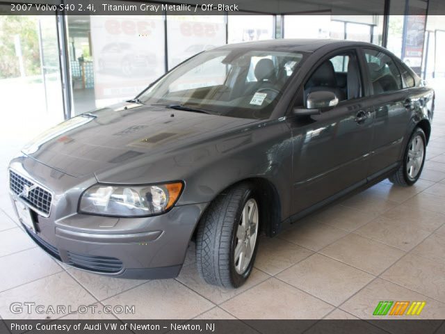 2007 Volvo S40 2.4i in Titanium Gray Metallic