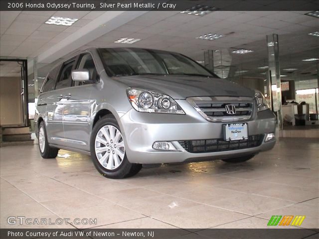 2006 Honda Odyssey Touring in Silver Pearl Metallic
