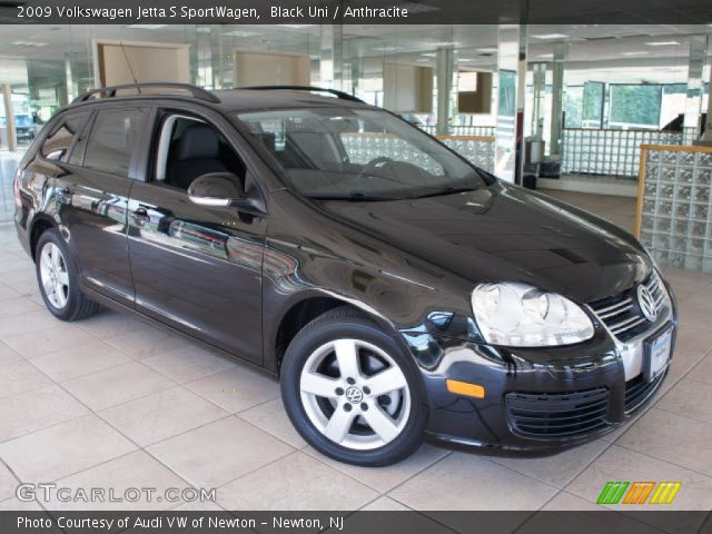2009 Volkswagen Jetta S SportWagen in Black Uni